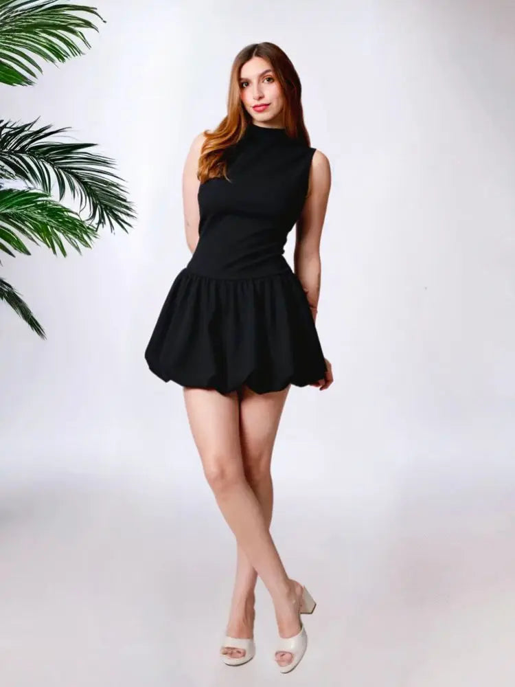 Vestido globo cuello alto sin mangas, ajustado corto formal casual