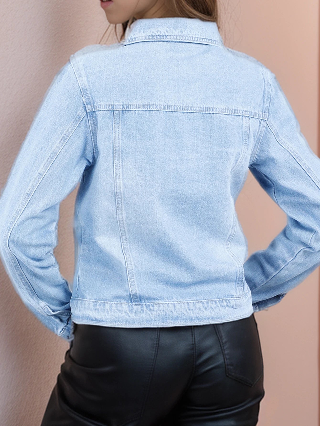 Chamarra Azul para Mujer, Estilo Denim con Botones de Metal y Diseño Desgastado NZ277