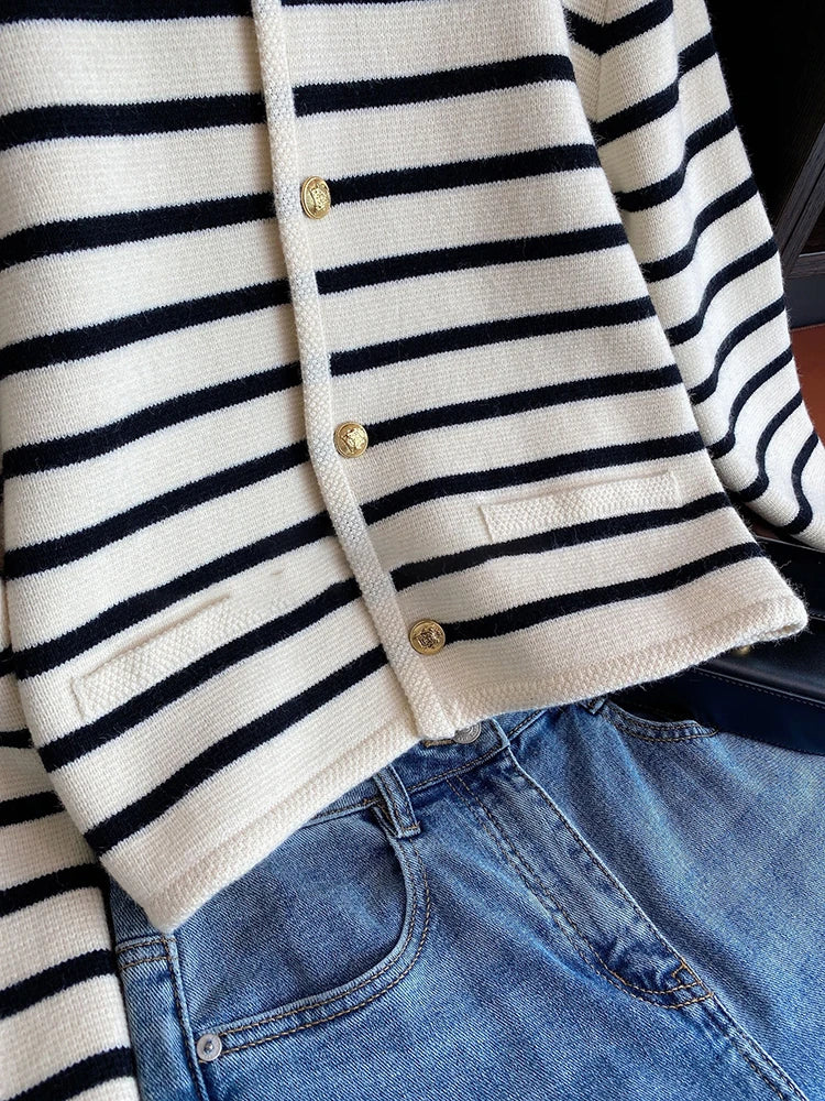 Cardigan Tejido a Rayas con Cuello Redondo