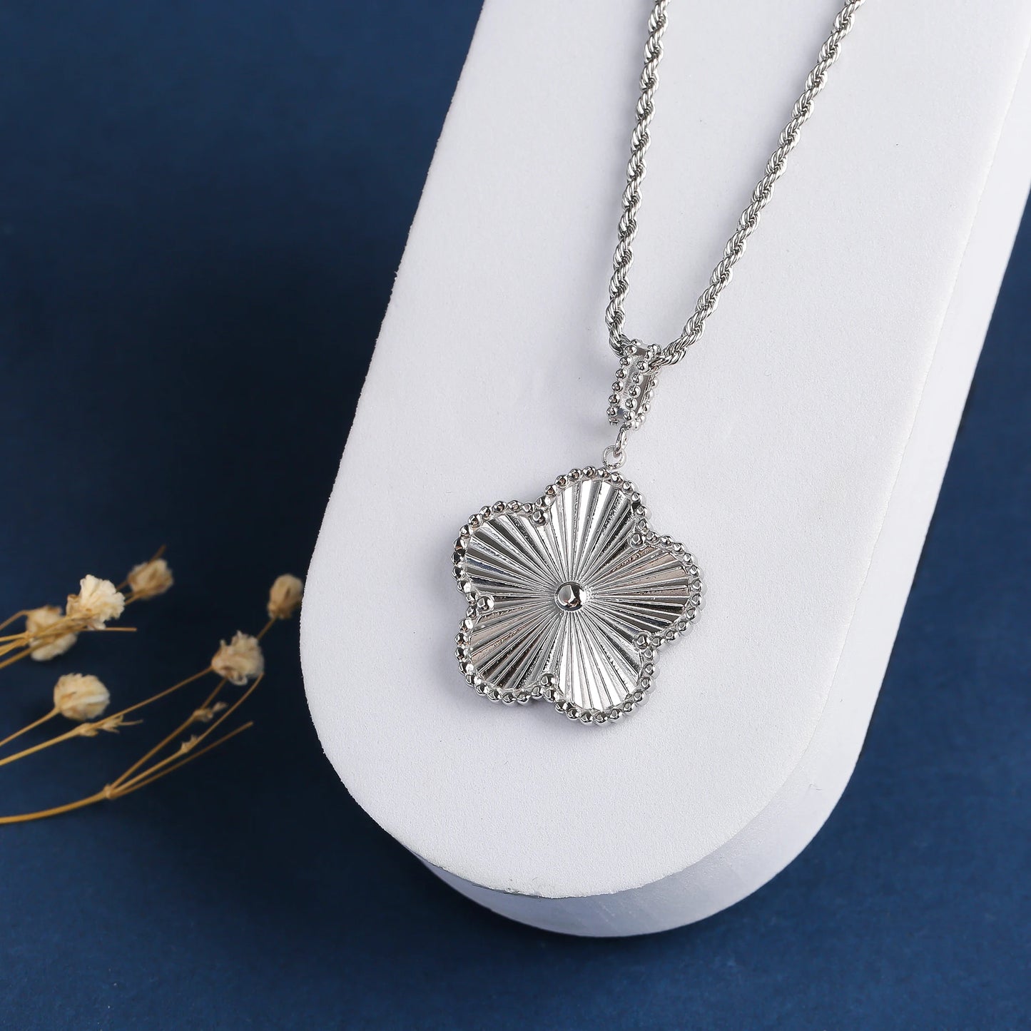 Collar Con Colgante De Trébol