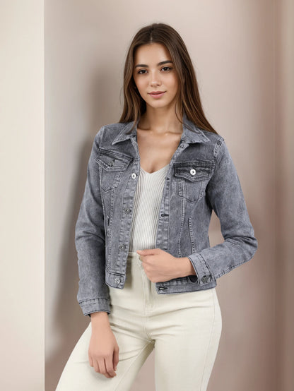 Chamarra Denim con Corte Clásico y Bolsillos Frontal, Detalles en Costuras Reforzadas NZ211
