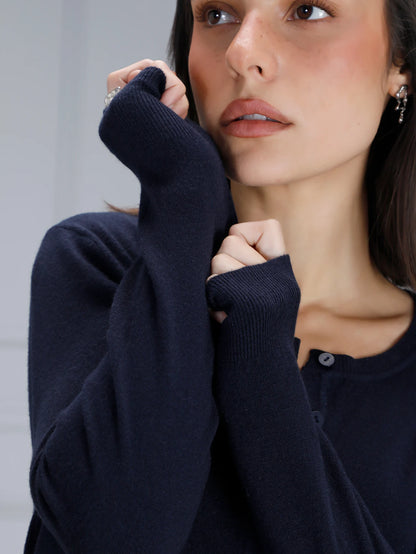 Suéter Básico con Botones Largo a la Cadera, Cuello Redondo, Diseño Ajustado con Tejido Muy Suave y Ligero con Manga Larga con toque Elegante CJJ02