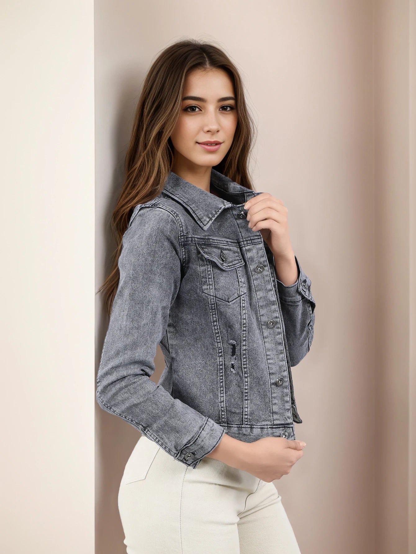 Chamarra Denim con Corte Clásico y Bolsillos Frontal, Detalles en Costuras Reforzadas NZ211