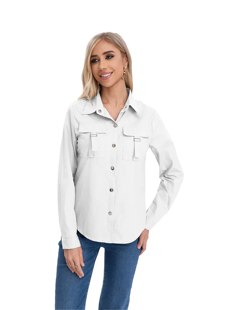 Camiseta unicolor de botones de manga larga  con bolsillos en el pecho para dama.
