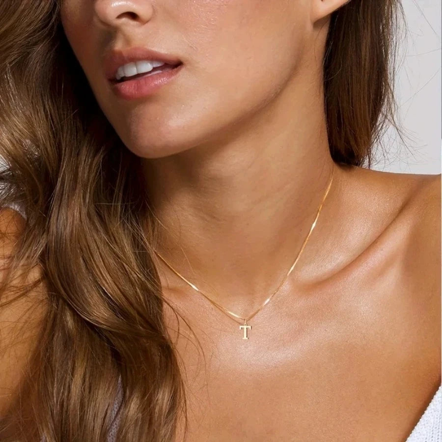 Collar con inicial de acero inoxidable dorado - T / 45 cm