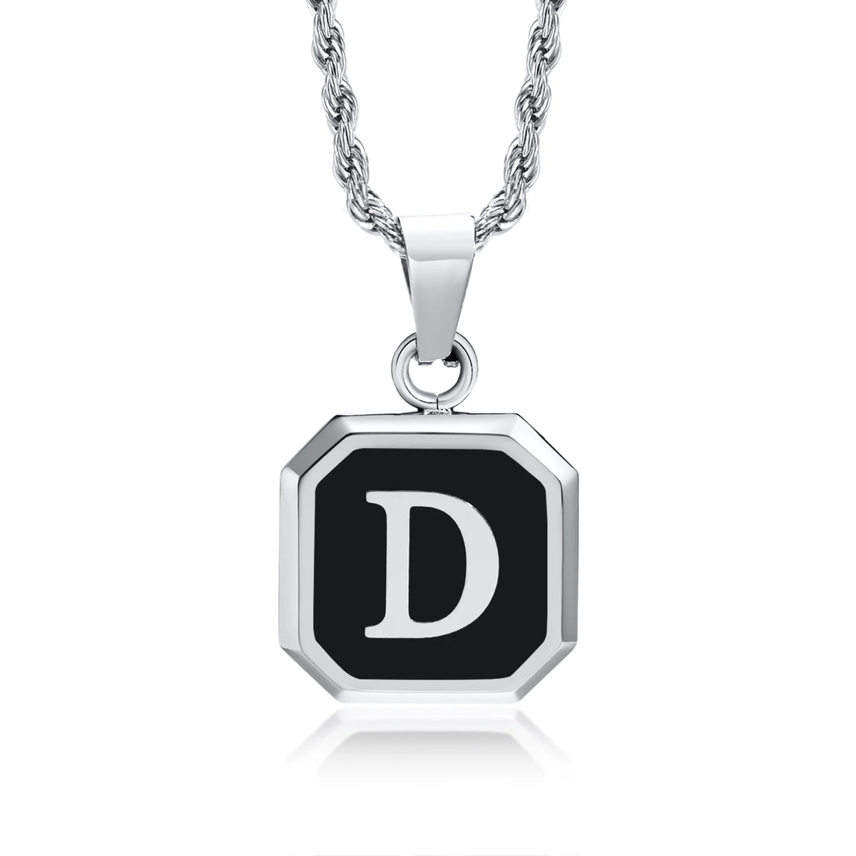 Collar con Inicial en Placa Cuadrada - D