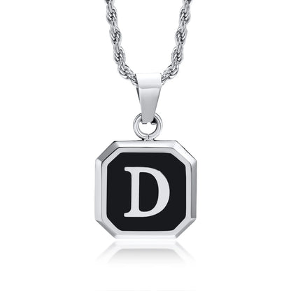 Collar con Inicial en Placa Cuadrada - D