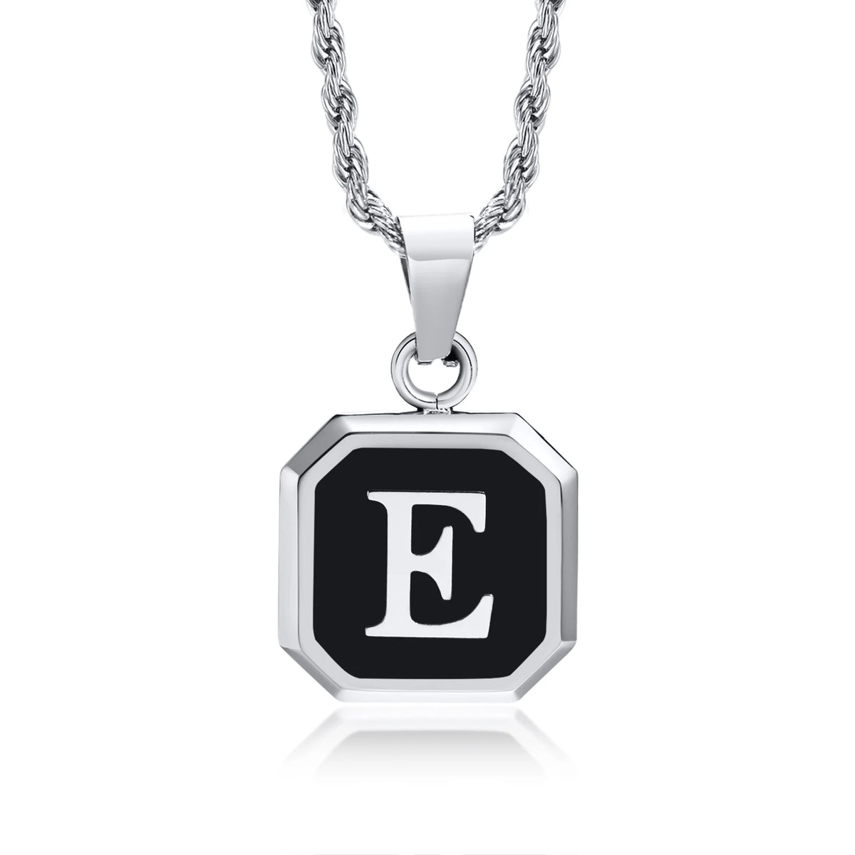 Collar con Inicial en Placa Cuadrada - E