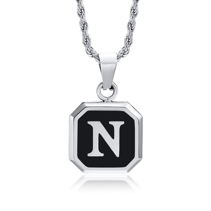 Collar con Inicial en Placa Cuadrada - N