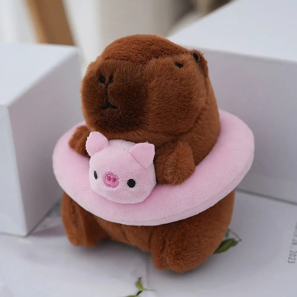 Peluche de capibara con sudadera - Patito rosa