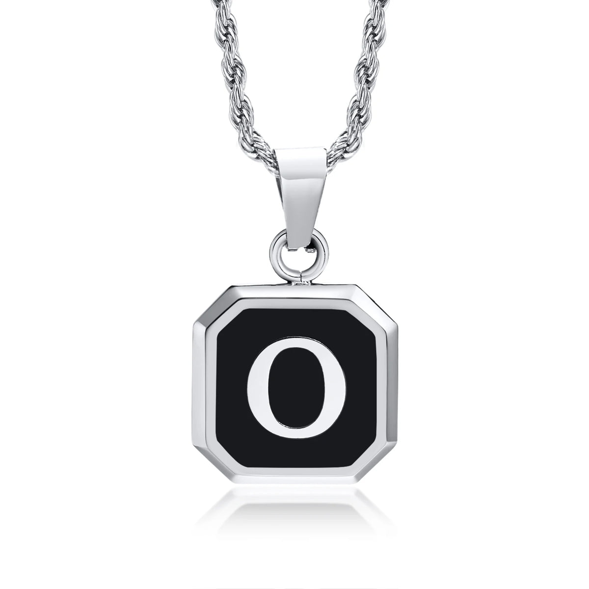 Collar con Inicial en Placa Cuadrada - O