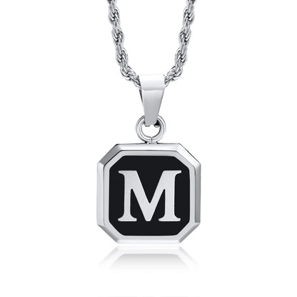 Collar con Inicial en Placa Cuadrada - M
