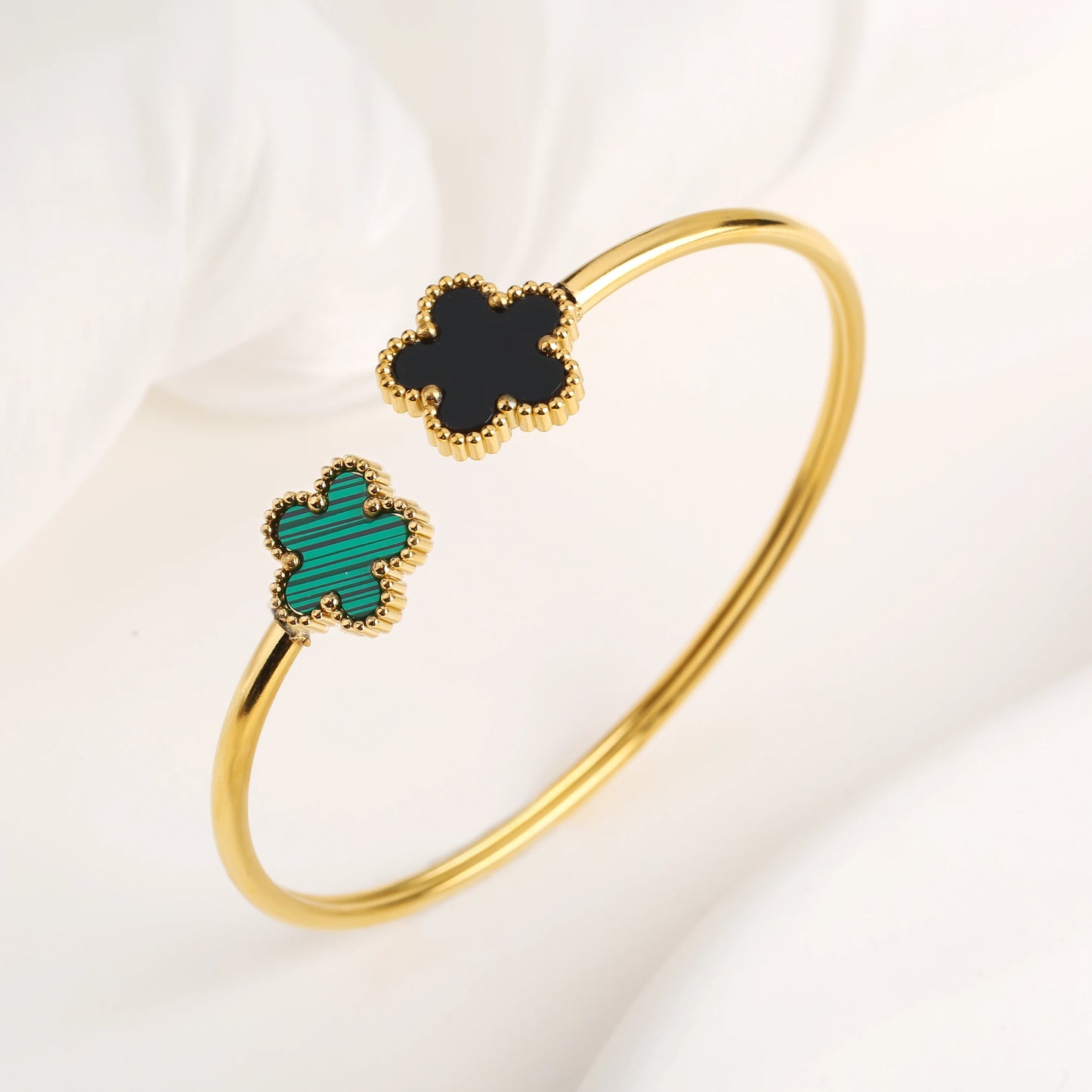 Brazalete De Flor De Cinco Hojas