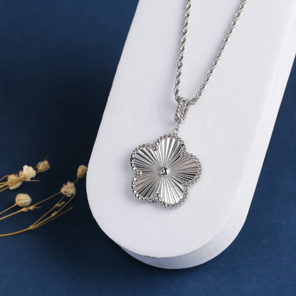 Collar Con Colgante De Trébol