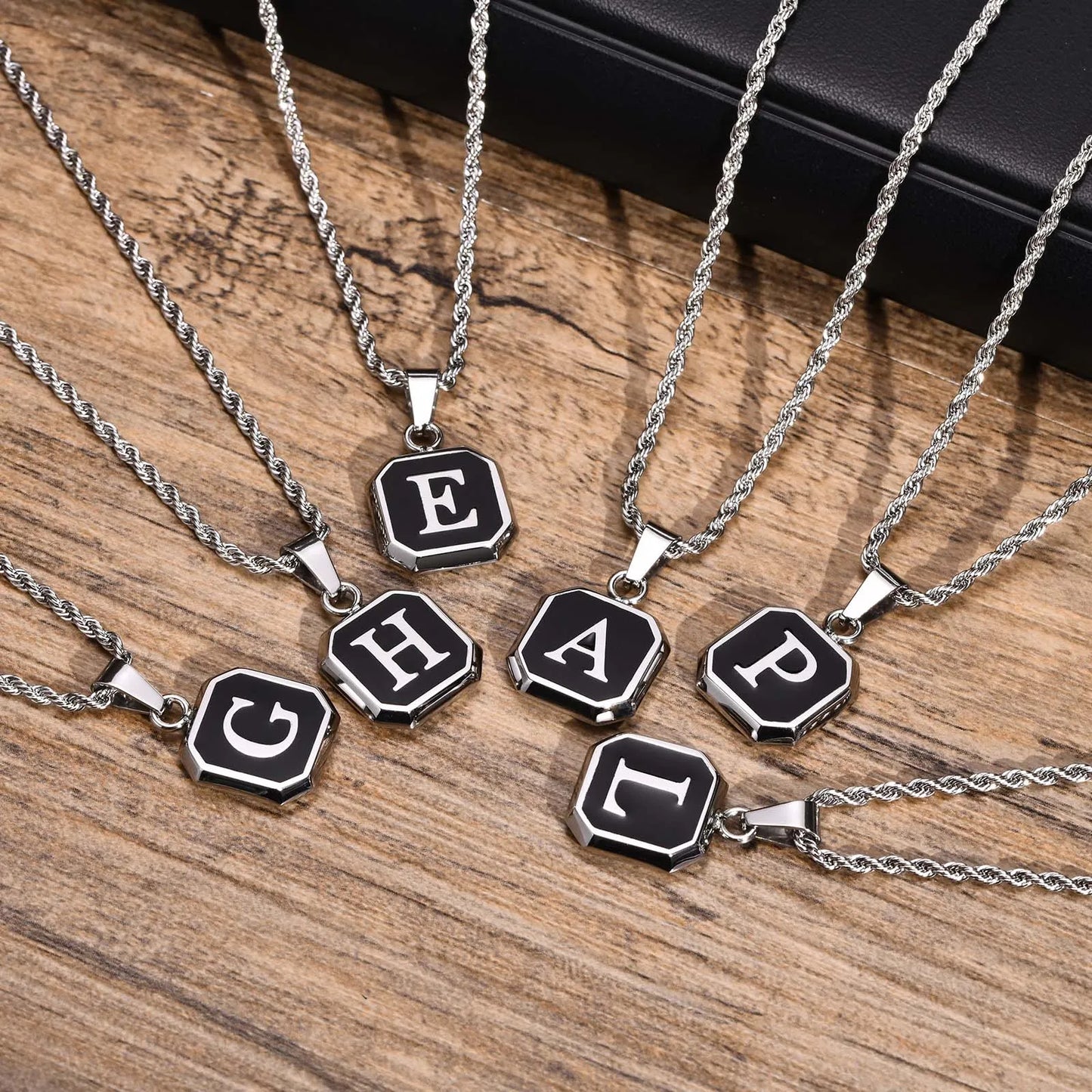 Collar Cuadrado Con Iniciales