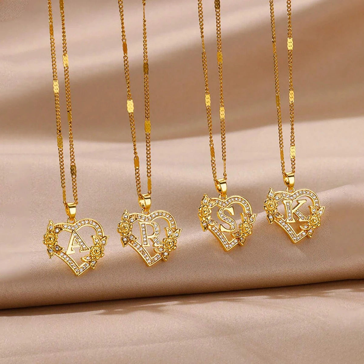 Collar con Inicial en Corazón