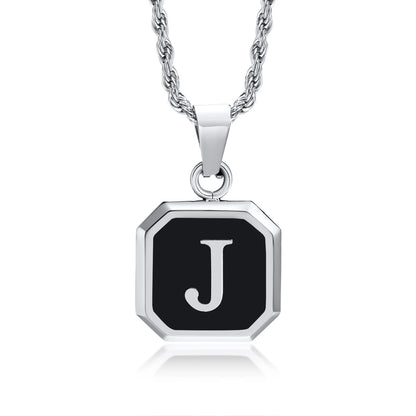 Collar con Inicial en Placa Cuadrada - J