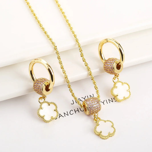 Pendientes y Collar De Flores De Cinco Hojas
