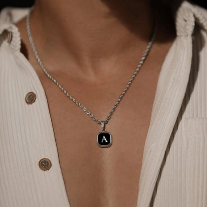 Collar Cuadrado Con Iniciales