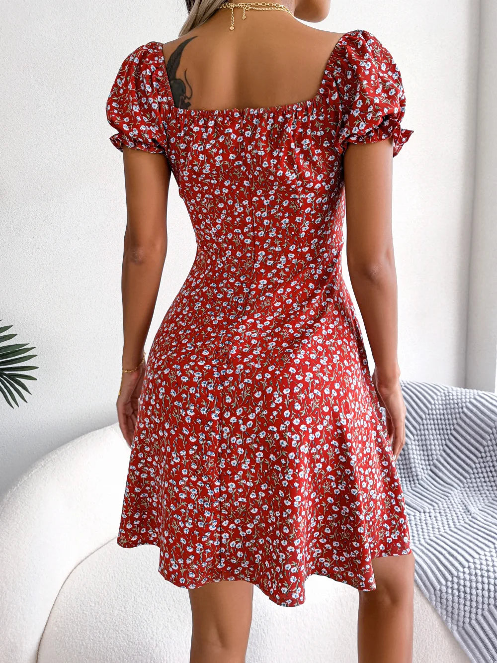 Vestido Corto Floral con Mangas Abullonadas - foto 2