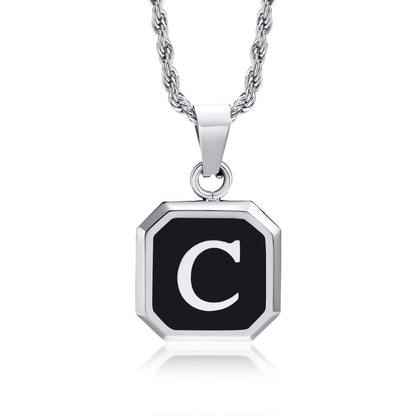 Collar con Inicial en Placa Cuadrada - C