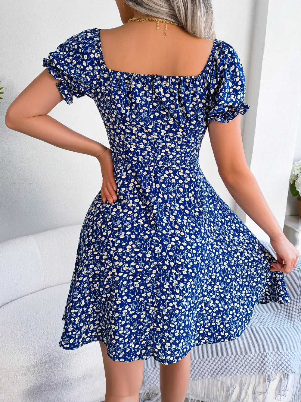 Vestido Corto Floral con Mangas Abullonadas - foto 6