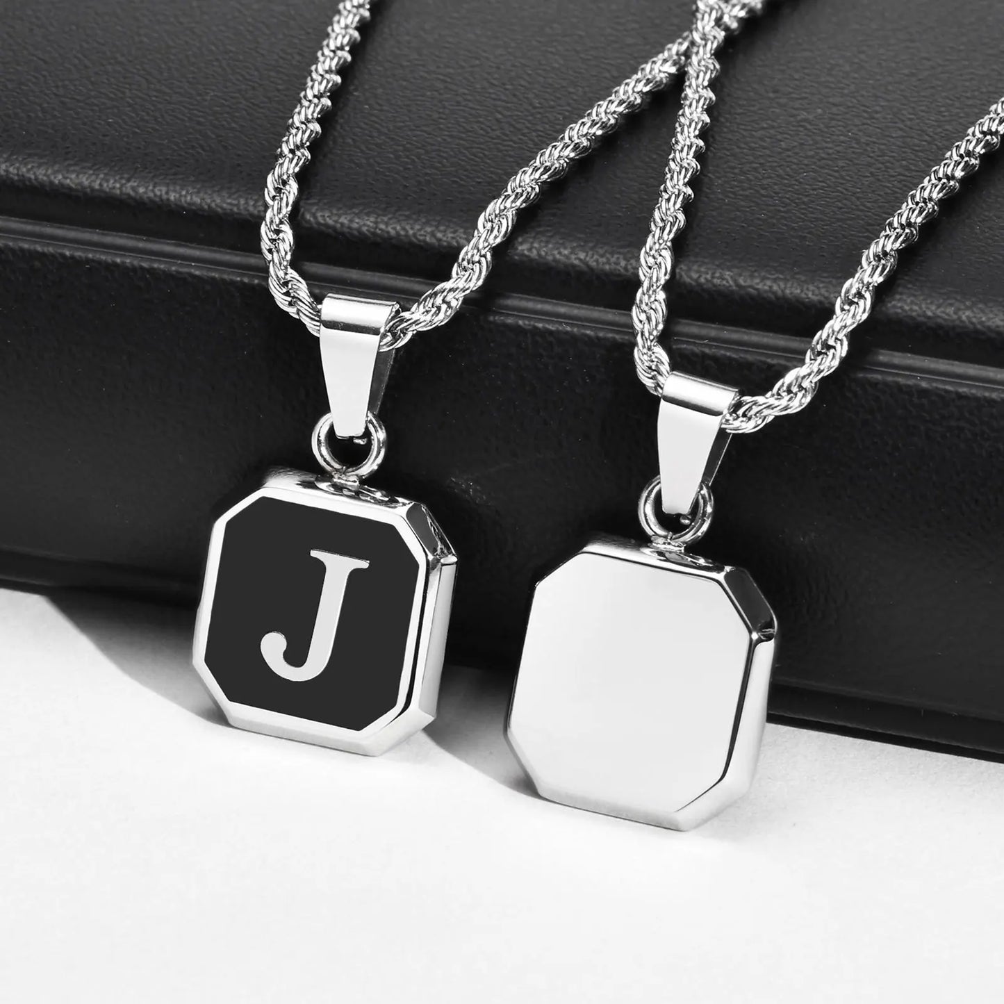 Collar Cuadrado Con Iniciales