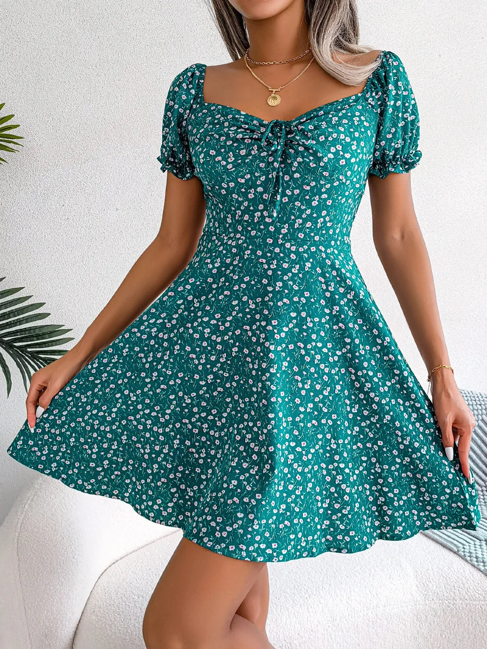 Vestido Corto Floral con Mangas Abullonadas - foto 4