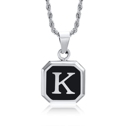 Collar con Inicial en Placa Cuadrada - K